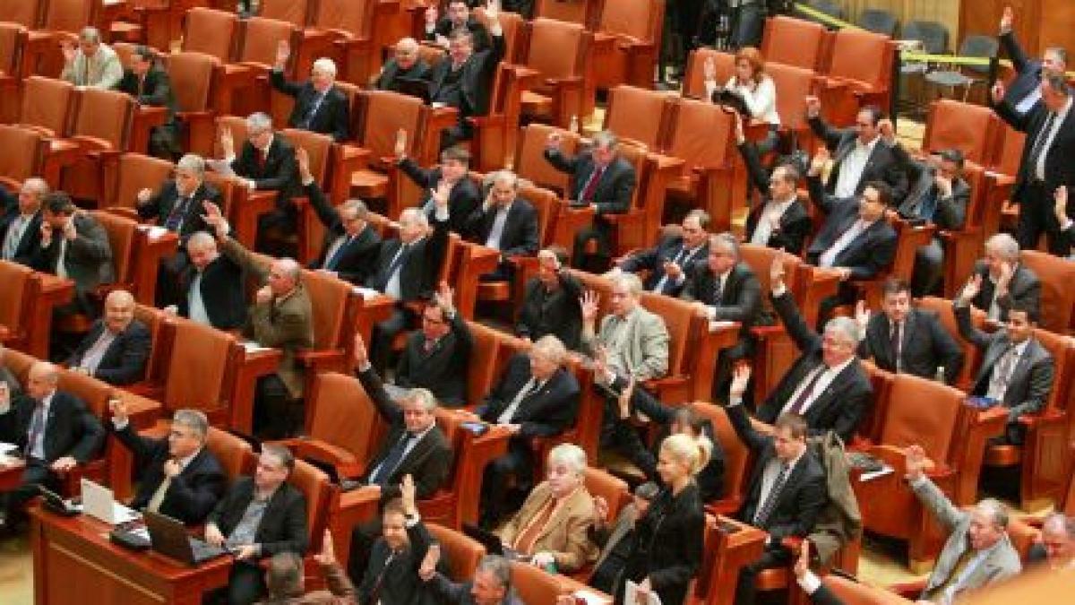 parlamentarii au cele mai mari pensii dupa recalculare au pierdut doar 40 fata de 81 taierea de la