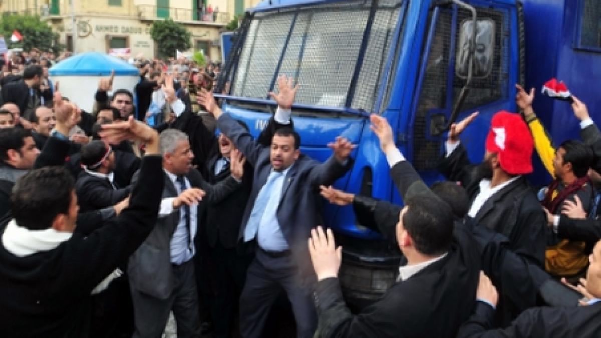 cairo o manifestatie a politiei a provocat incidente cu armata