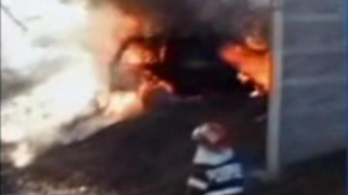 doi barbati in stare grava la spitalul de arsi masina in care erau a luat foc