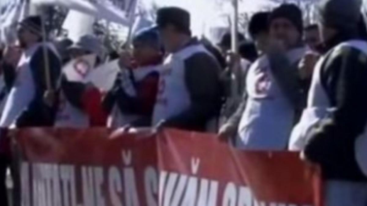 sute de oameni au protestat in fata primariei babadag fata de hotararea ministerului sanatatii de