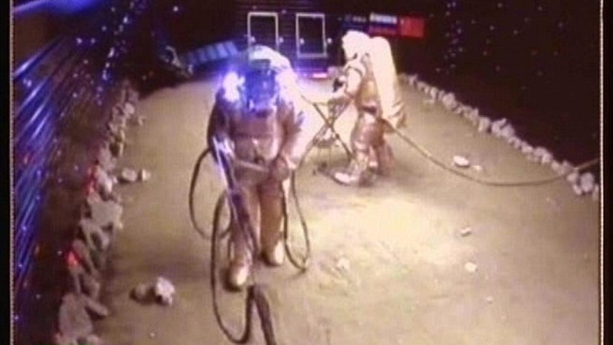 sase cercetatori au aterizat pe marte dupa o calatorie simulata intr o parcare din moscova