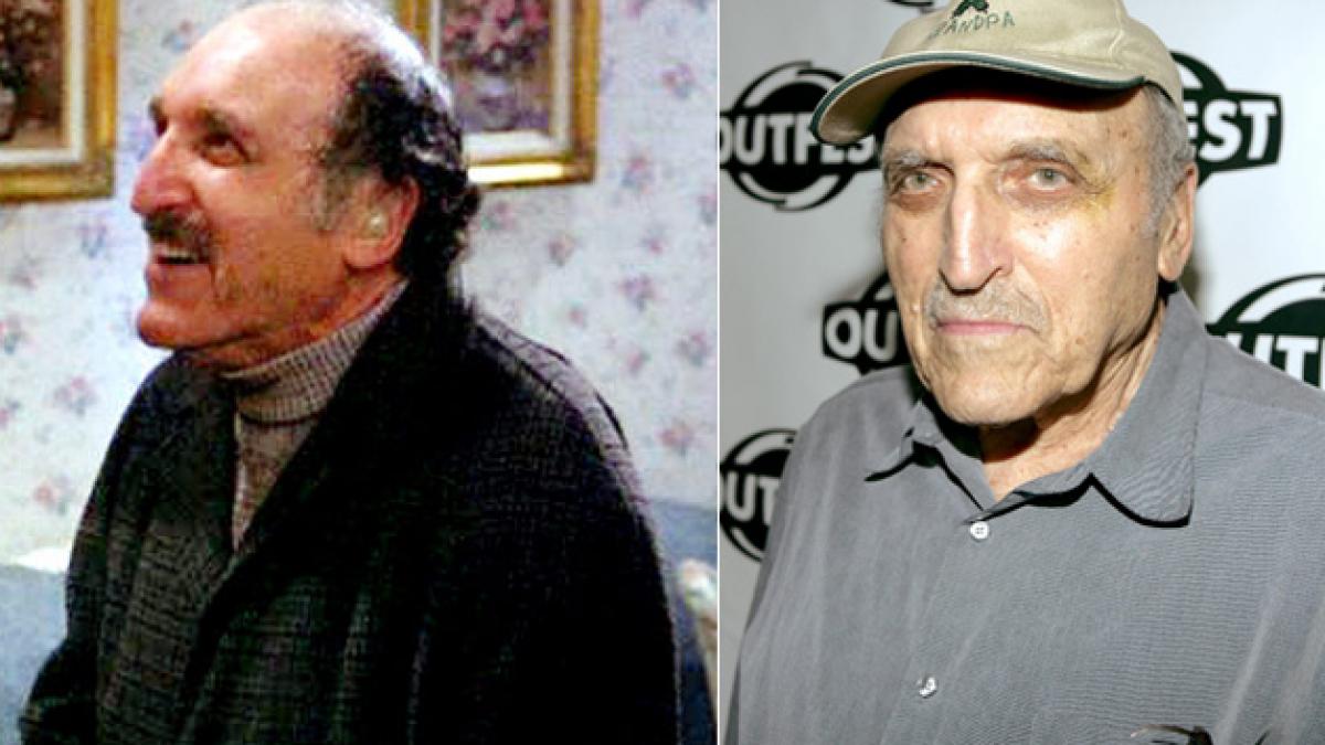 a murit unchiul leo din serialul de comedie seinfeld