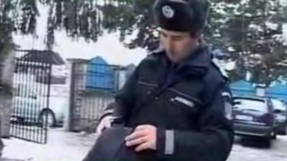 targu jiu un jandarm a returnat o geanta cu 50 000 de euro uitata intr o parcare