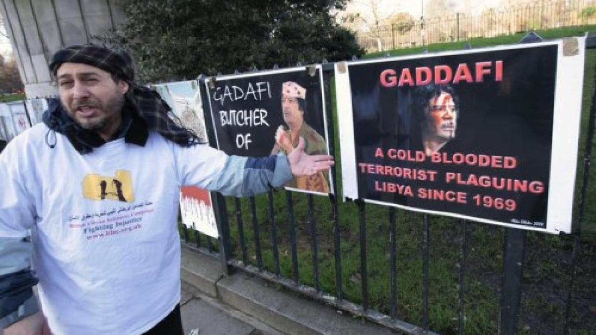 libia fortele de ordine trag in manifestanti din elicoptere