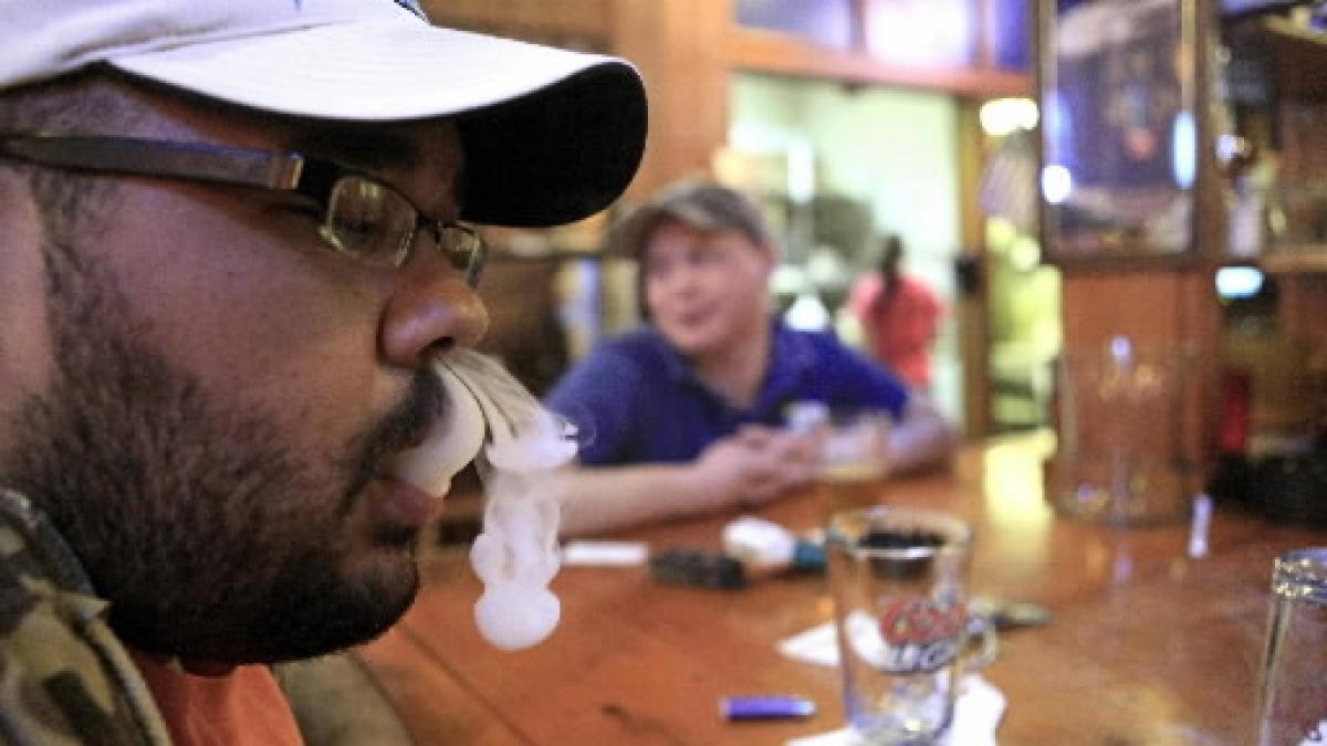 fumatul ar putea fi interzis in restaurante baruri cafenele si cluburi