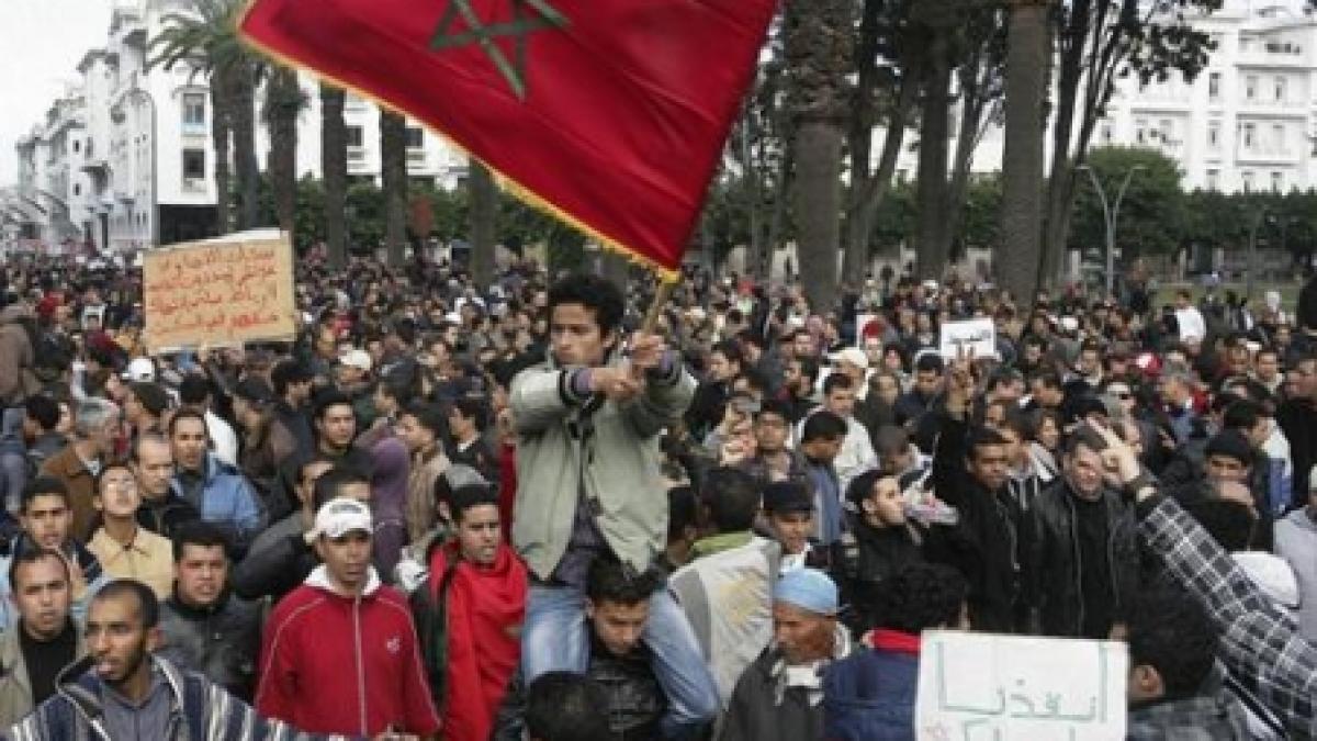 cinci cadavre carbonizate au fost gasite intr o banca incendiata in timpul protestelor din maroc