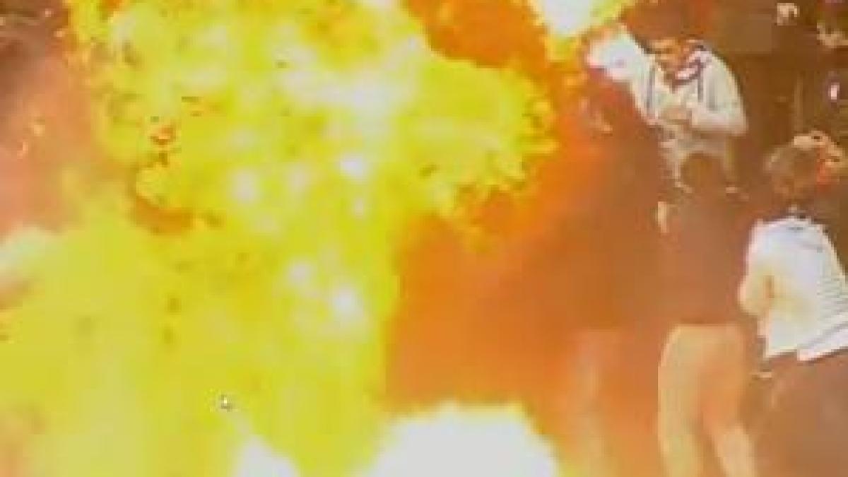 incidente la finalul meciului olympiakos panathinaikos cisse lovit de fanii adversarilor