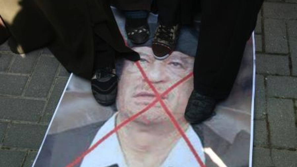Haos în Libia: Protestatarii au preluat controlul în două oraşe. Gaddafi: Prefer să mor decât să fiu înfrânt