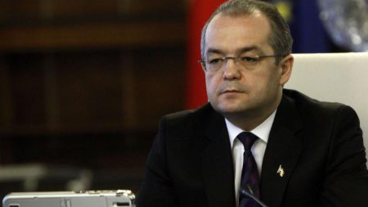 emil boc vom reduce contributiile de asigurari sociale in 2011