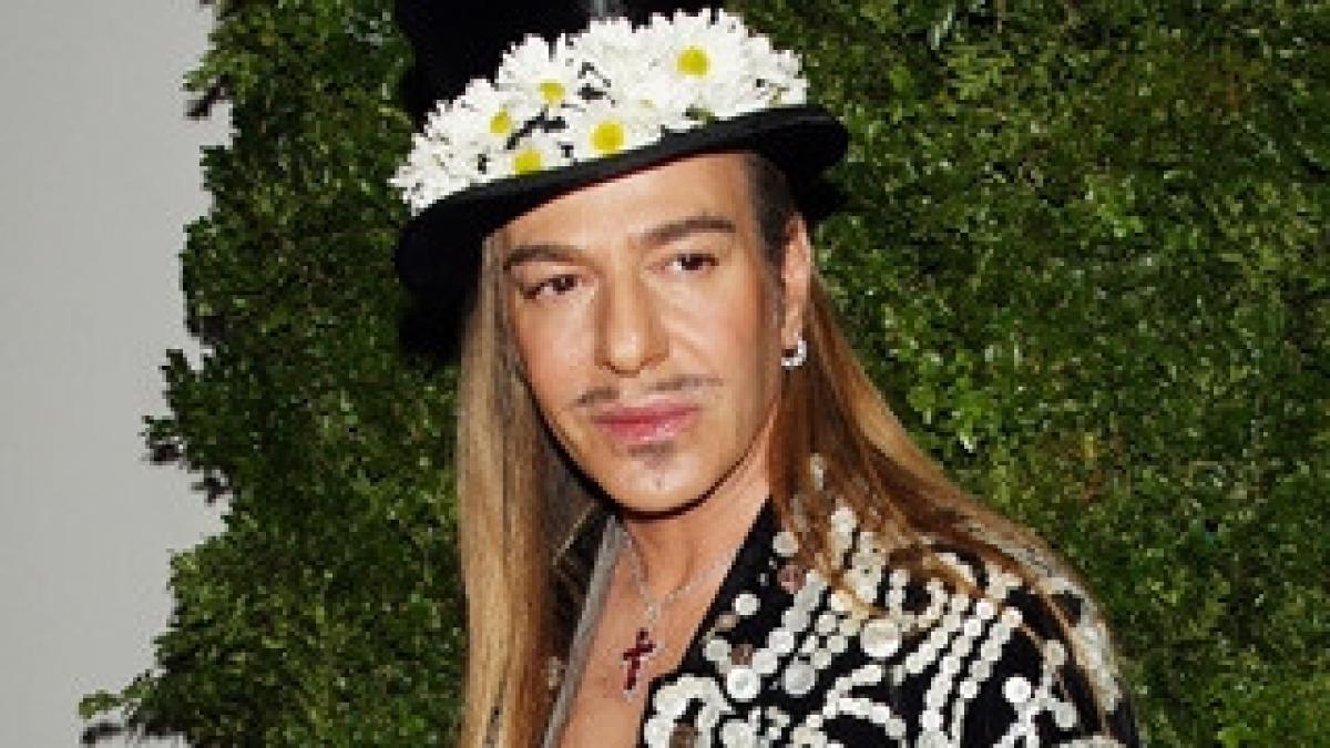 directorul dior john galliano arestat pentru remarci antisemite