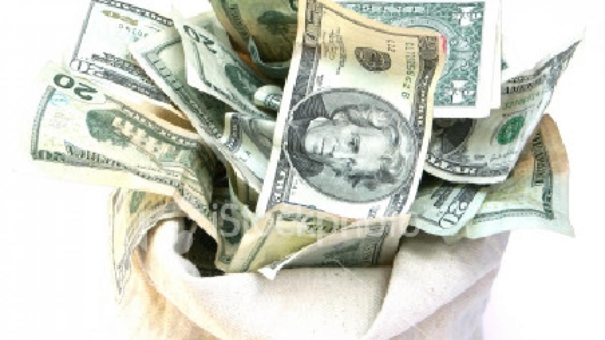 un tanar a primit o punga cu bani in loc de mancarea pe care a comandat o