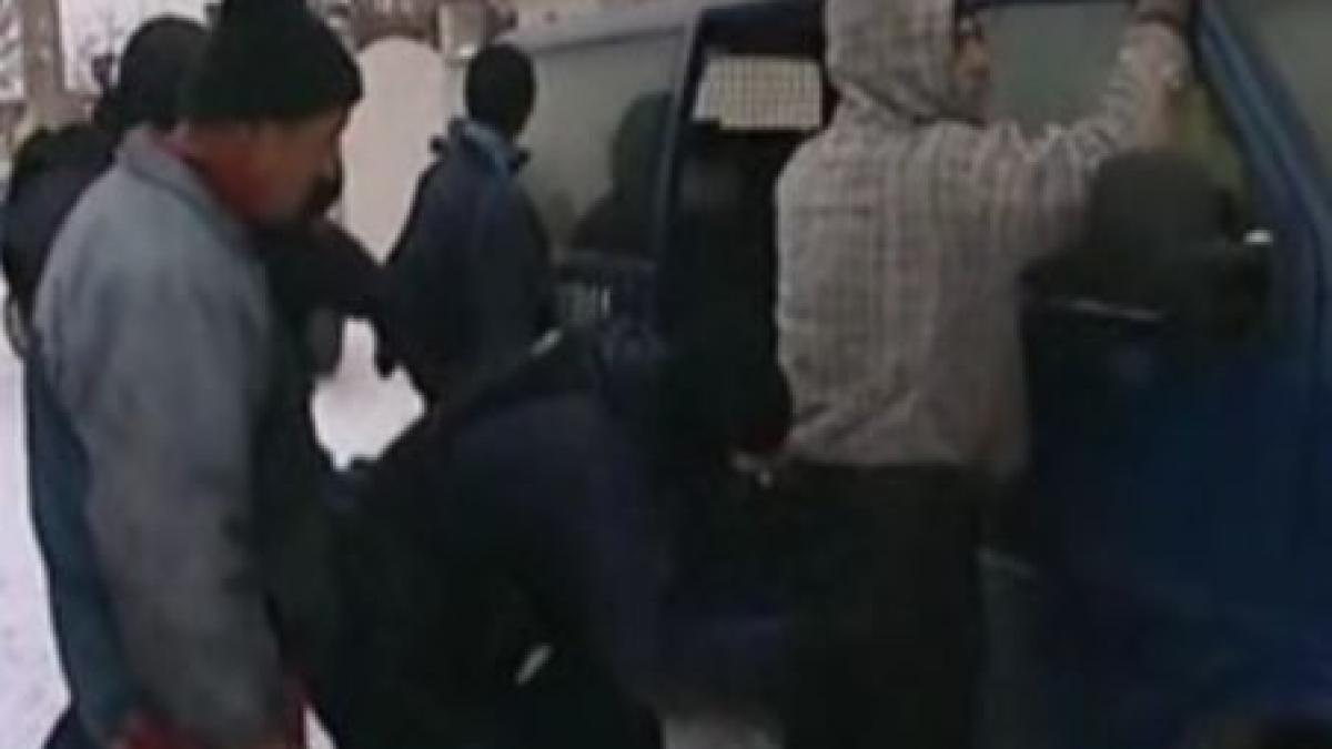 razie in sintesti romii au case si masini de lux din comertul la negru cu fier vechi