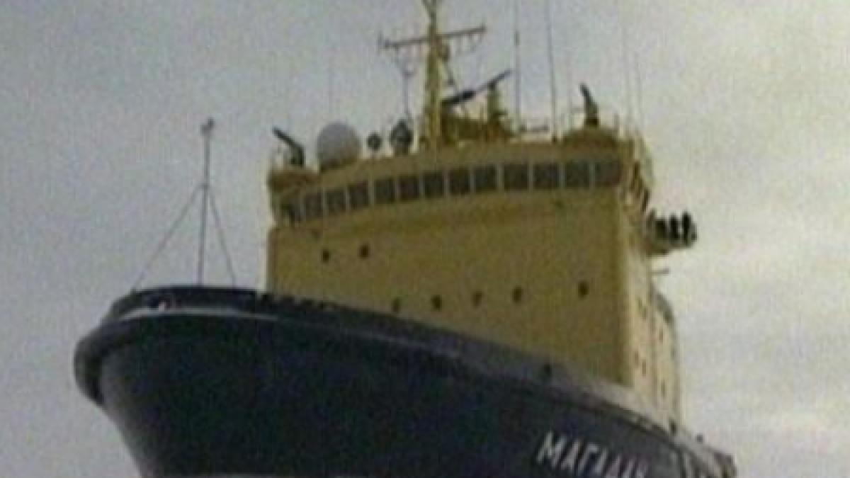 o nava greceasca unde sunt si trei romani capturata de pirati somalezi