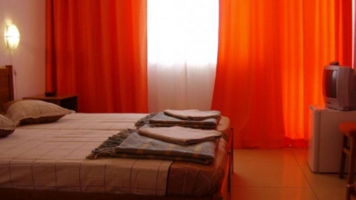 romania cea mai mare scadere din ue la innoptari in structuri turistice