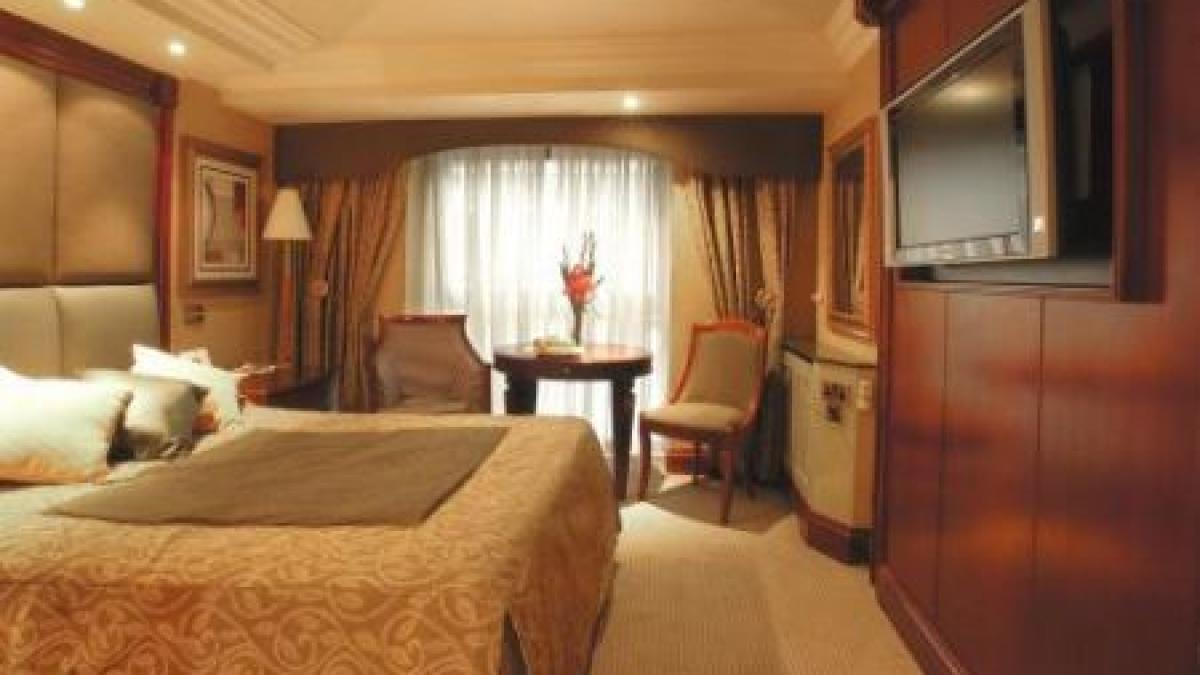 cazarea parlamentarilor la hotel costa peste 500 000 de euro lunar