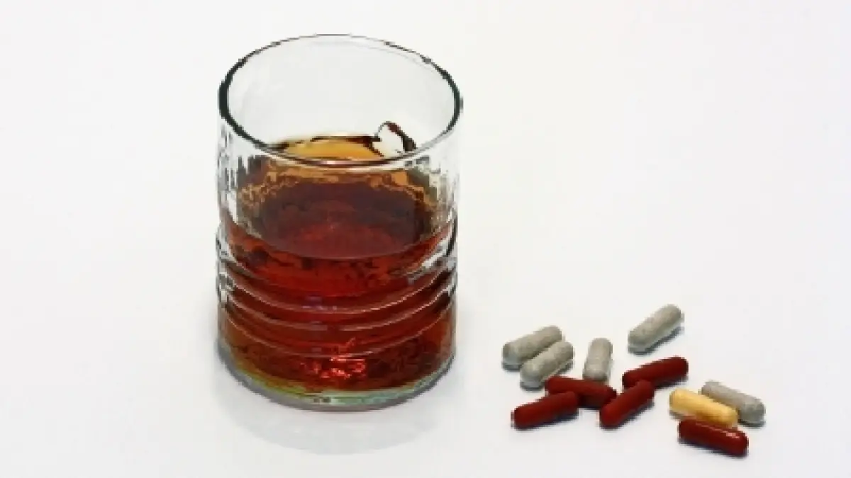 excesul de potenta si alcool dauneaza grav sanatatii un batran a facut infarct de la o supradoza