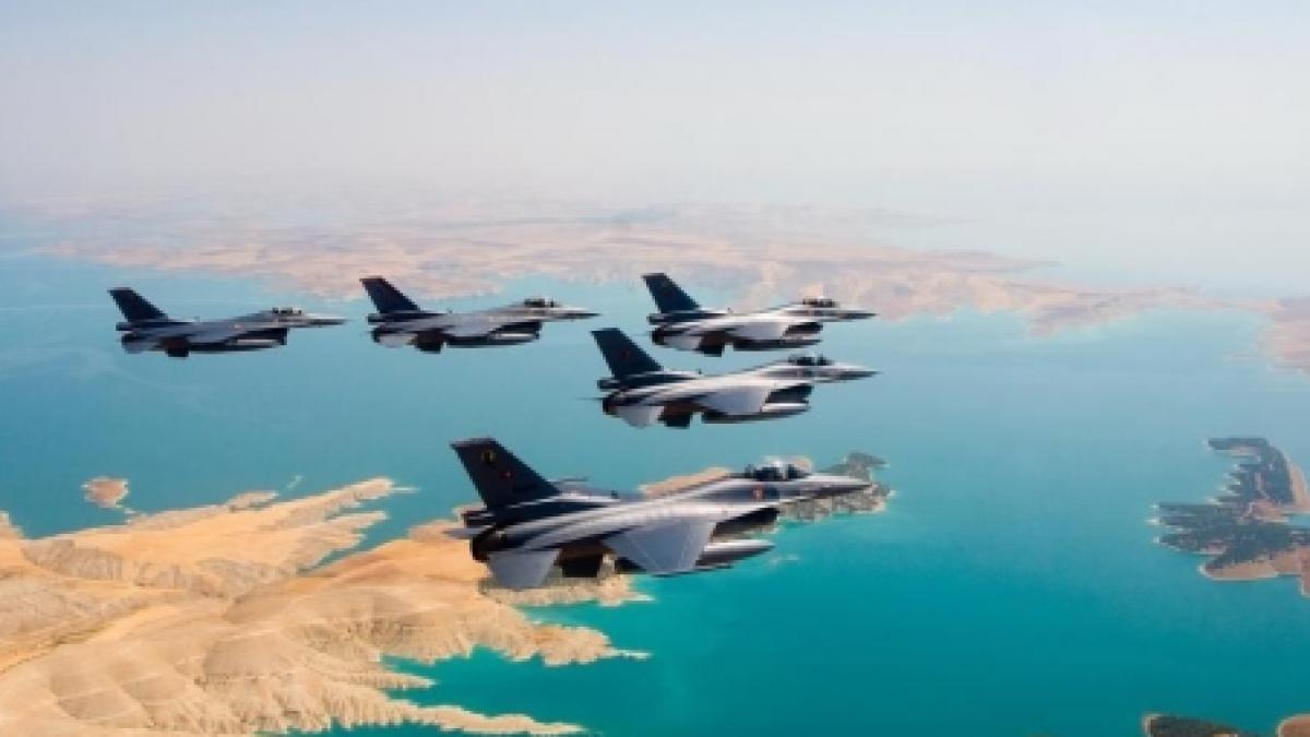 fortele aeriene romane preiau controlul aeroportului international din kabul