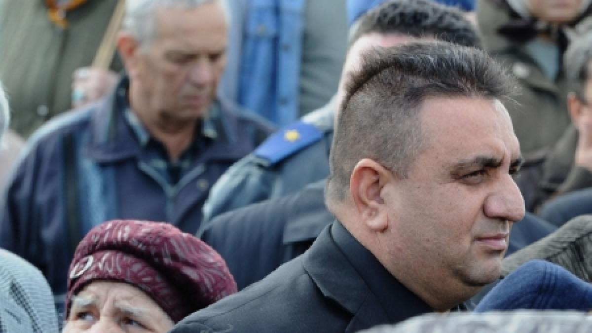 rudele lui bercea mondial au facut scandal in fata tribunalului olt dupa amanarea deciziei de