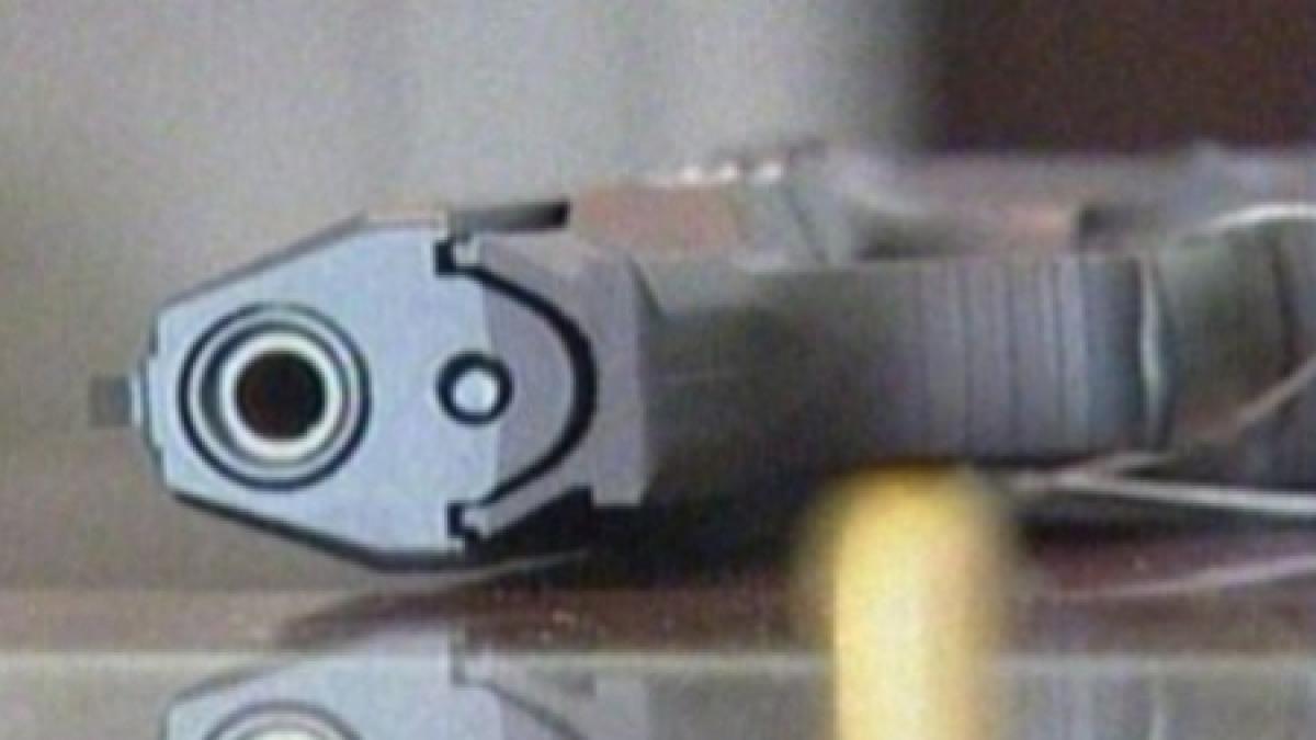 calarasi barbat impuscat in mana de politisti