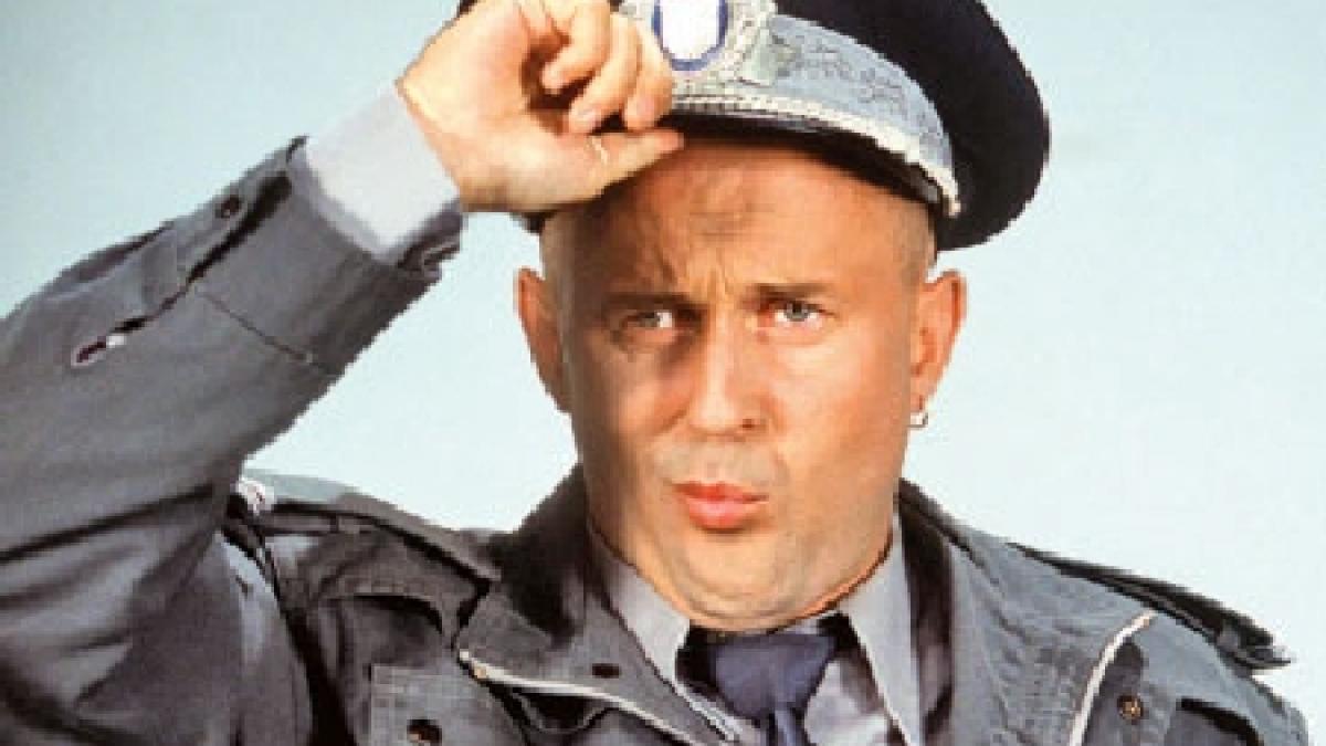 mugur mihaescu garcea conduce tara asta de 20 de ani il vedeti pe strada la vama in sistemele de