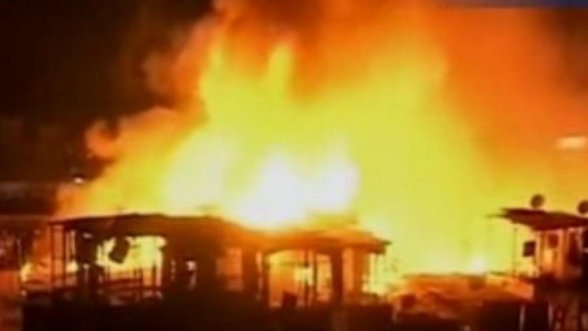 2 000 de case printre care si cea a unei vedete din slumdog millionaire distruse de un incendiu in