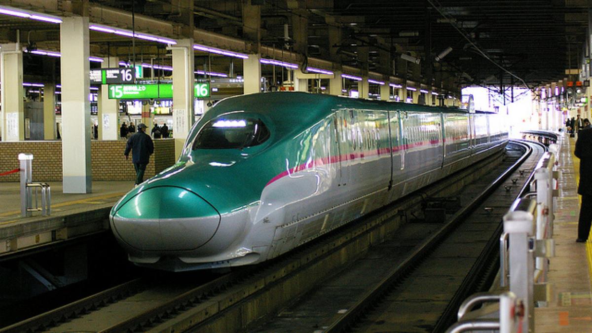 hayabusa cel mai rapid tren construit de japonezi atinge o viteza de 320 km h