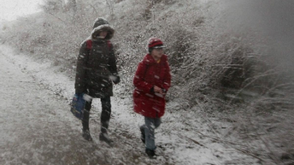 iarna nu s a terminat de duminica ninge in toata tara joi vine primavara