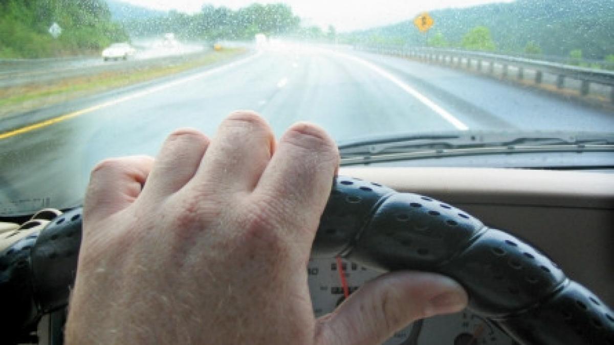 un baiat de 15 ani a sofat pe drumurile publice cu acordul mamei sale