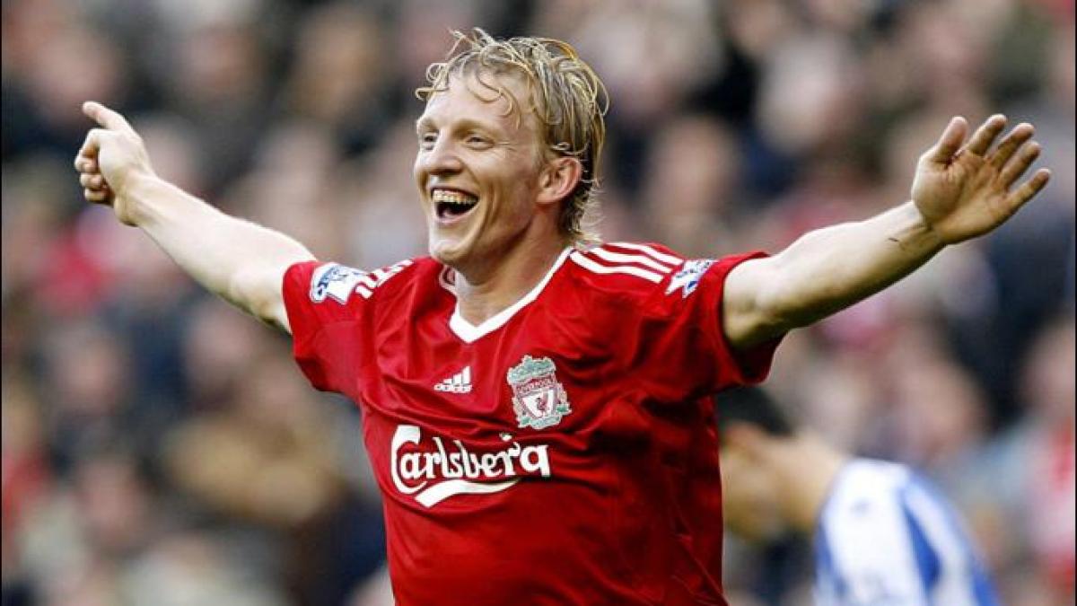 premier league liverpool castiga derbyul cu manchester united prin hattrickul lui kuyt