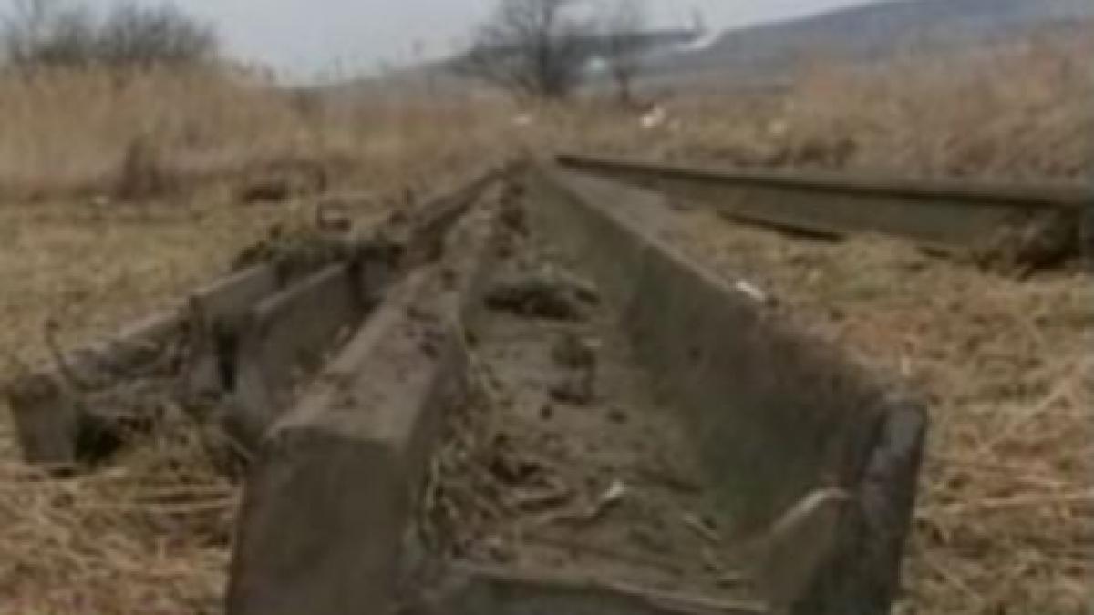 hotii de fier vechi au furat calea ferata pe care circula mocanita