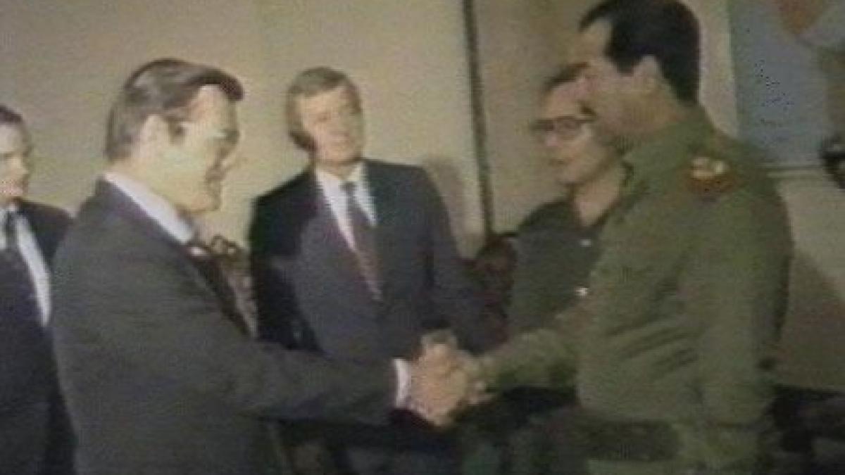 imagini socante tineri soldati sirieni decapiteaza serpi cu dintii