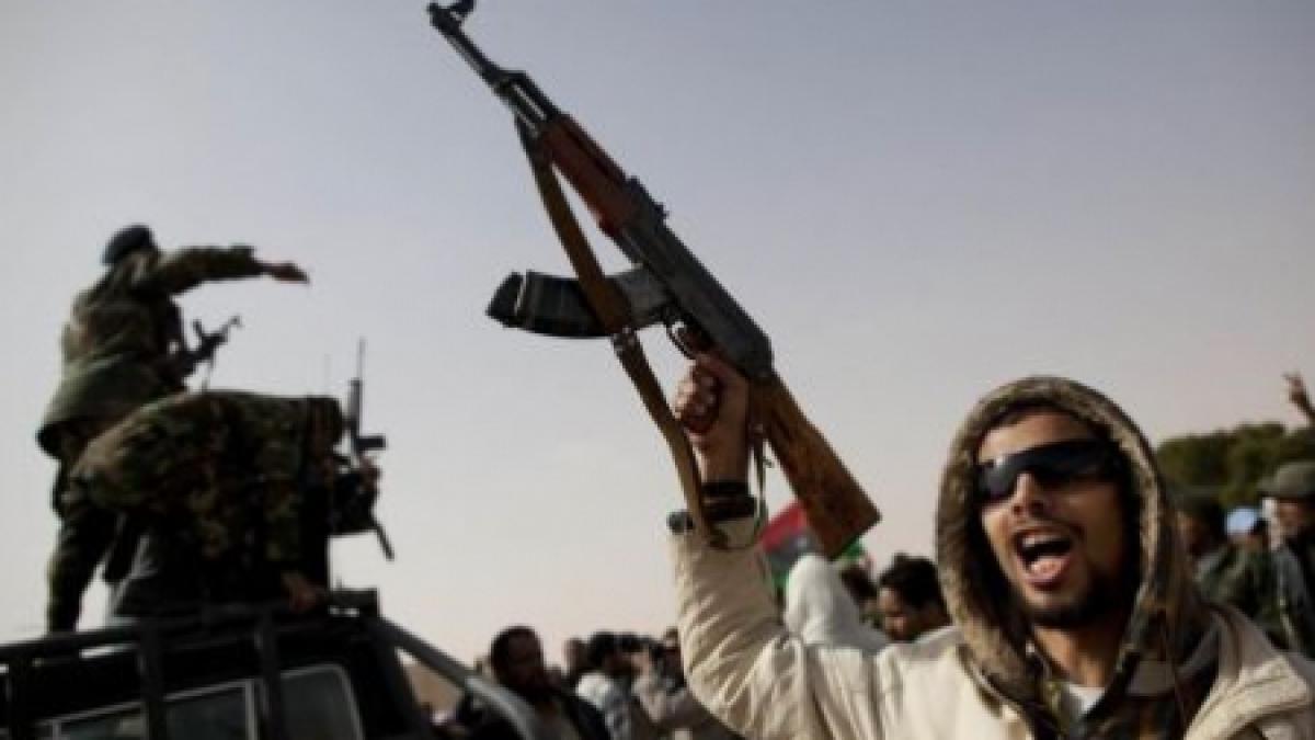 libia trupele lui gaddafi recuceresc un important oras rafinarie de petrol