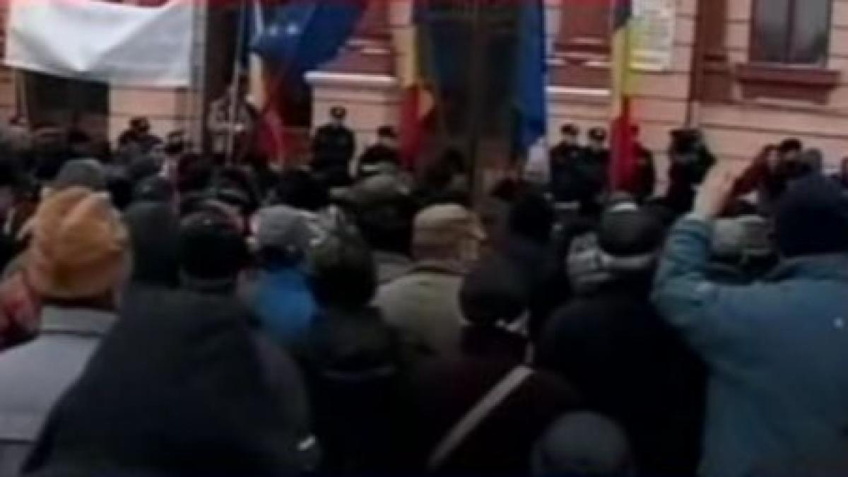 peste 1 000 de militari in rezerva vor picheta luni si marti palatul parlamentului