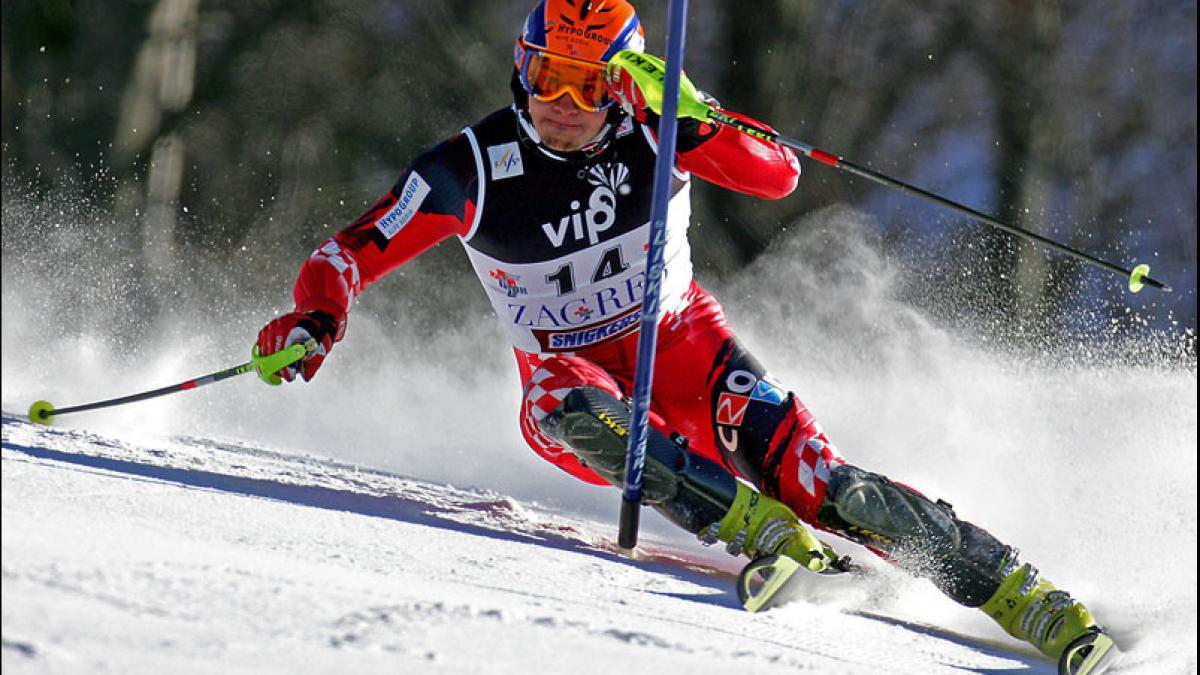 croatul ivica kostelic a castigat cupa mondiala la schi alpin