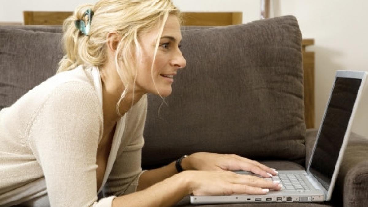 online ul bate printul si la cititori si la publicitate