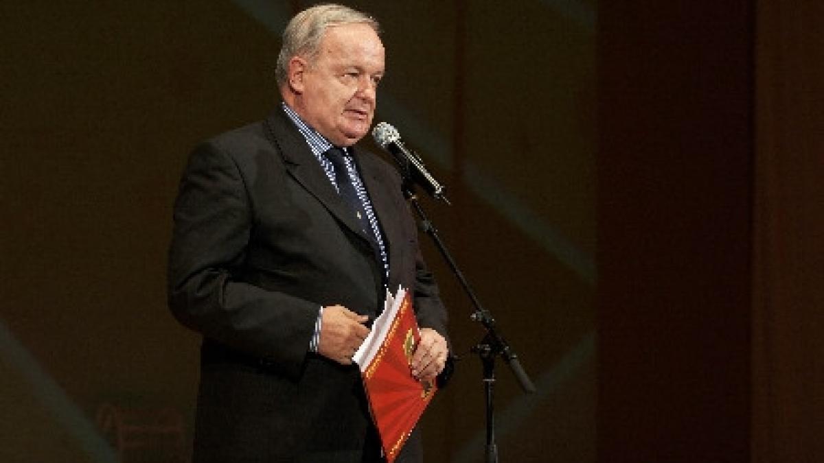 topescu propun ca viitorii alesi in parlament sa depuna juramant pe dex