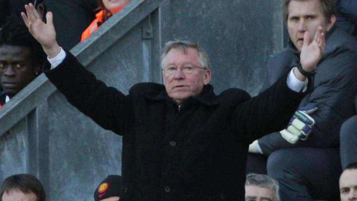 sir alex ferguson suspendat cinci etape si amendat cu 30 000 de lire sterline
