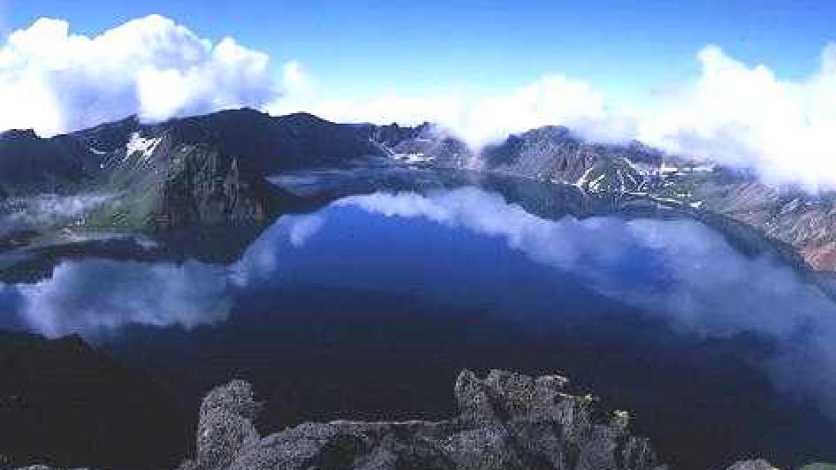 coreea de nord vrea colaborarea coreei de sud pentru analiza vulcanilor dupa cutremurul din japonia