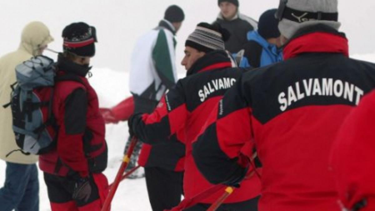studentii rataciti in muntii bucegi au fost gasiti de salvatorii montani