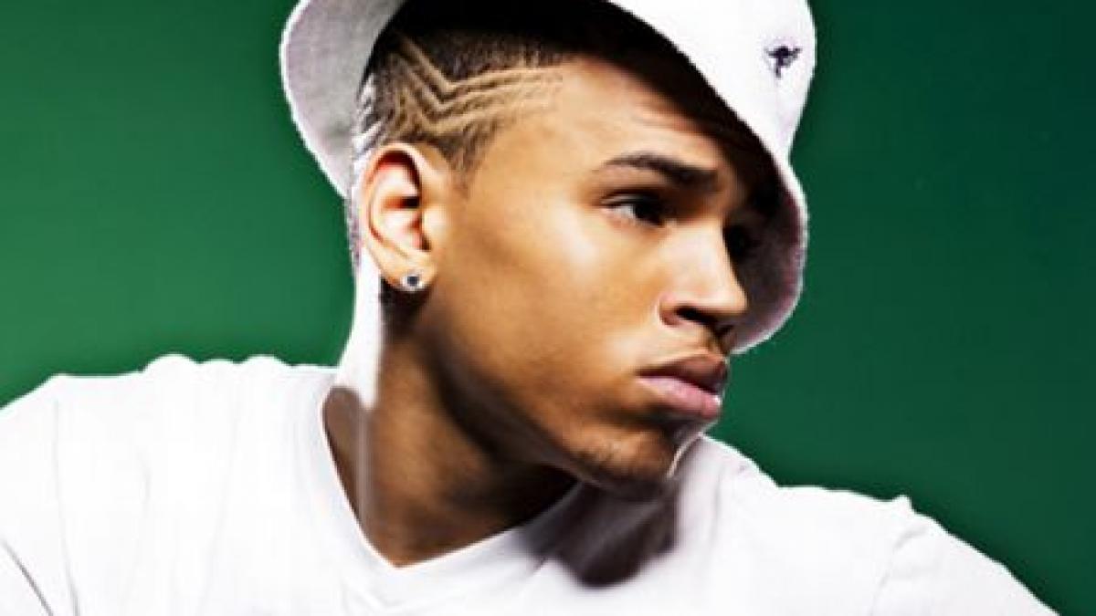 chris brown a devastat o cabina de machiaj intrebat de relatia cu rihanna