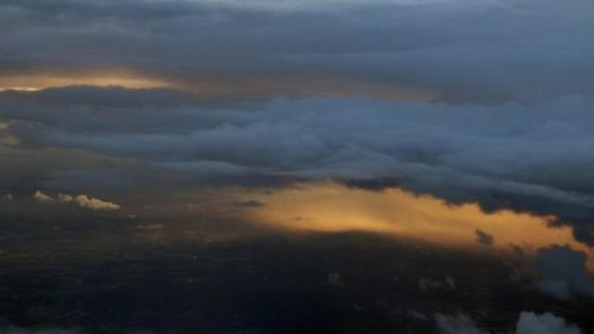 din reactorul 3 al centralei fukushima iese fum negru norul radioactiv deasupra europei