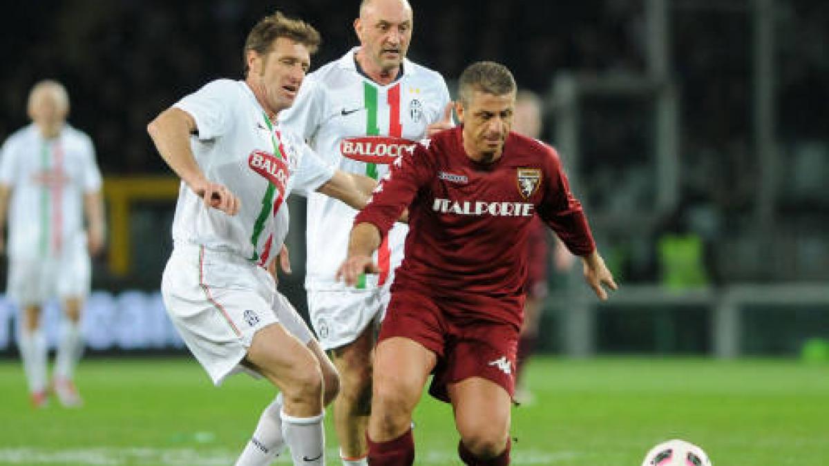 legendele lui juventus si ac torino s au intalnit intr un meci amical caritabil