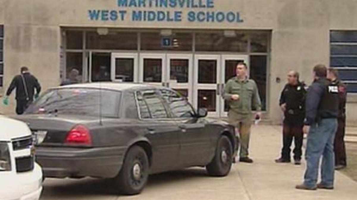 sua un elev de 15 ani si a impuscat un coleg de doua ori chiar la scoala