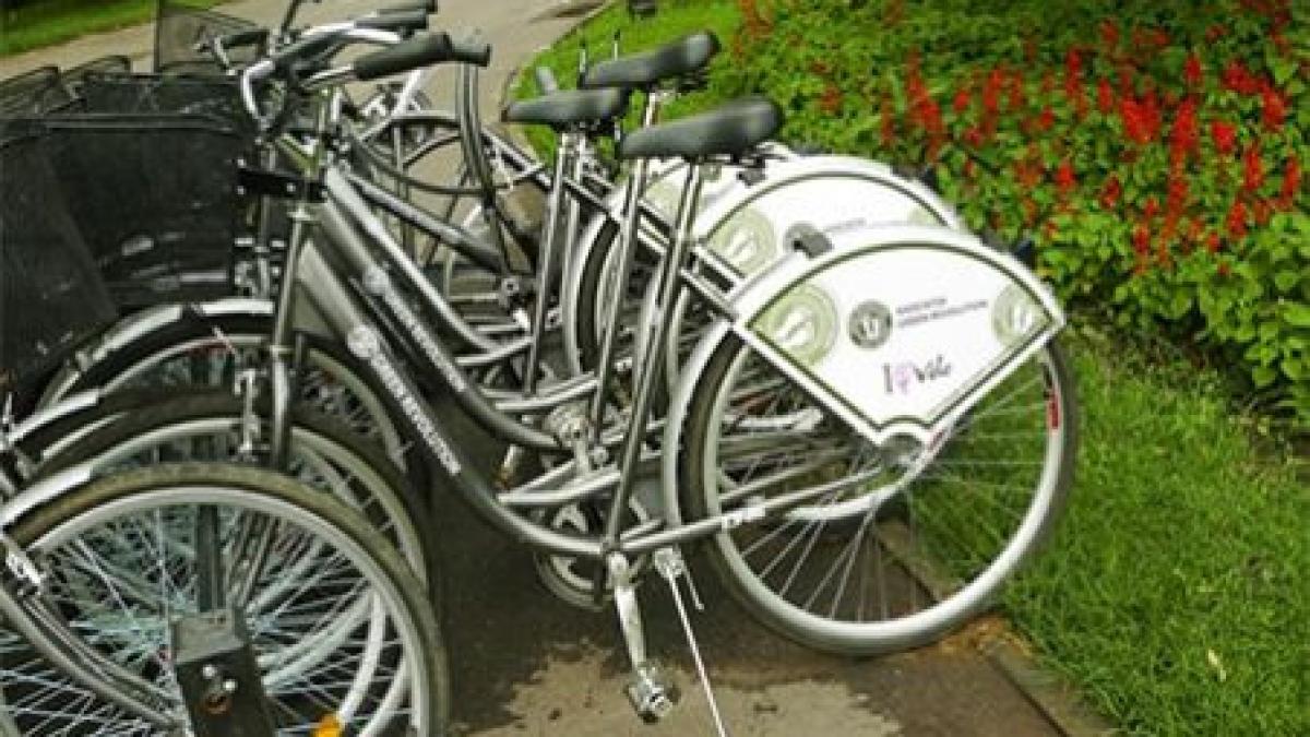 centrele de inchiriere gratuita a bicicletelor au fost luate cu asalt in ziua redeschiderii