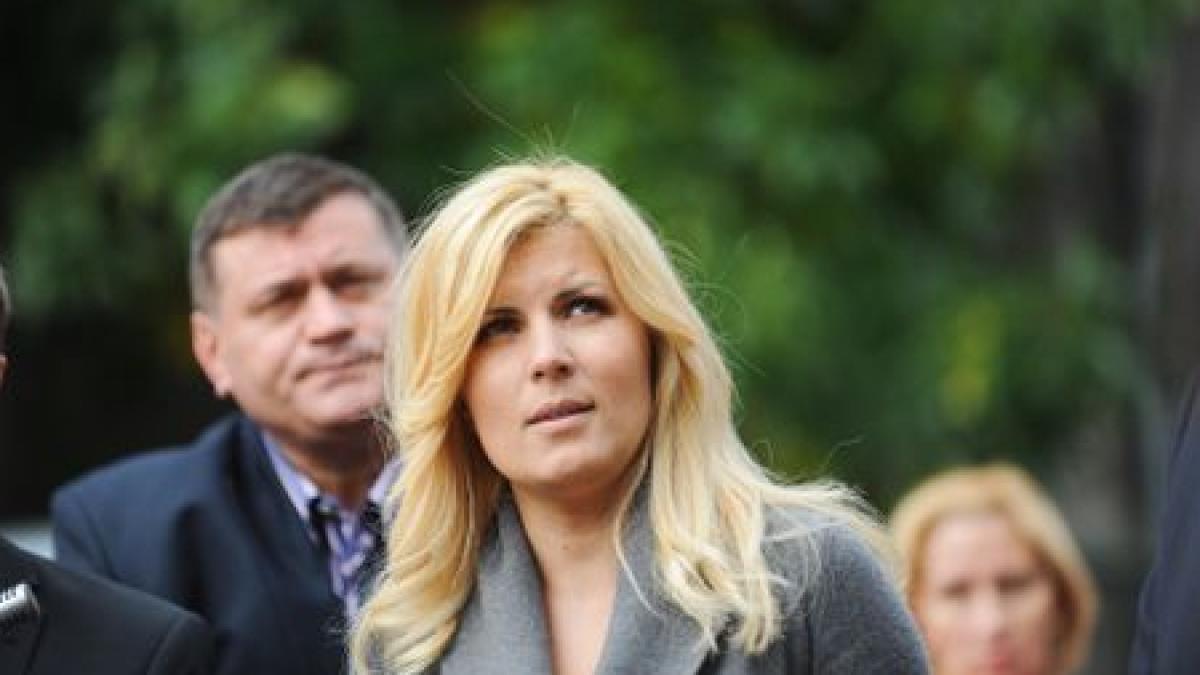 femeile din pdl si au etalat noile achizitii vestimentare la alegerile din arges