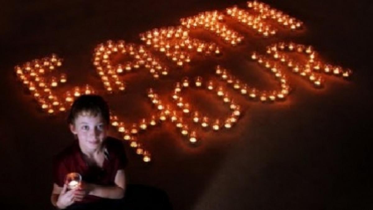 mii de romani au stins lumina milioane au facut o pe glob pentru earth hour 2011
