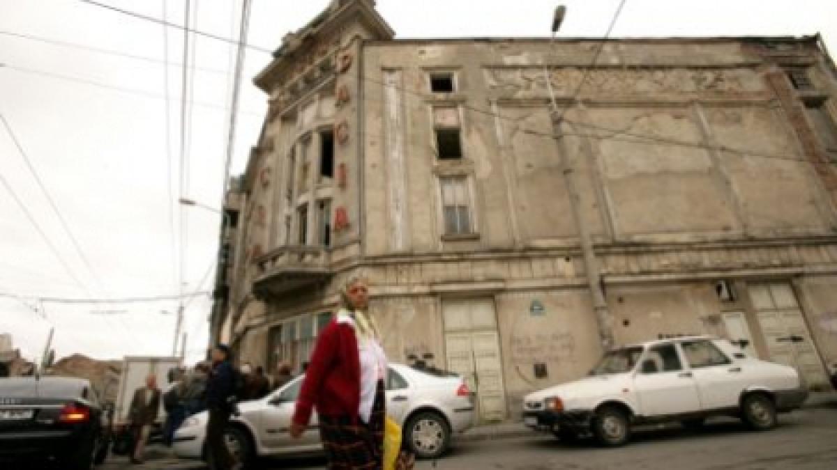 20 de familii din fetesti locuiesc intr un bloc care sta sa se prabuseasca