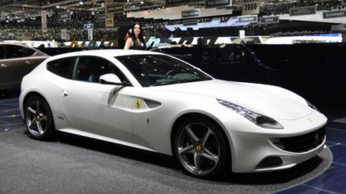 cum distruge un jurnalist ultimul model de ferrari