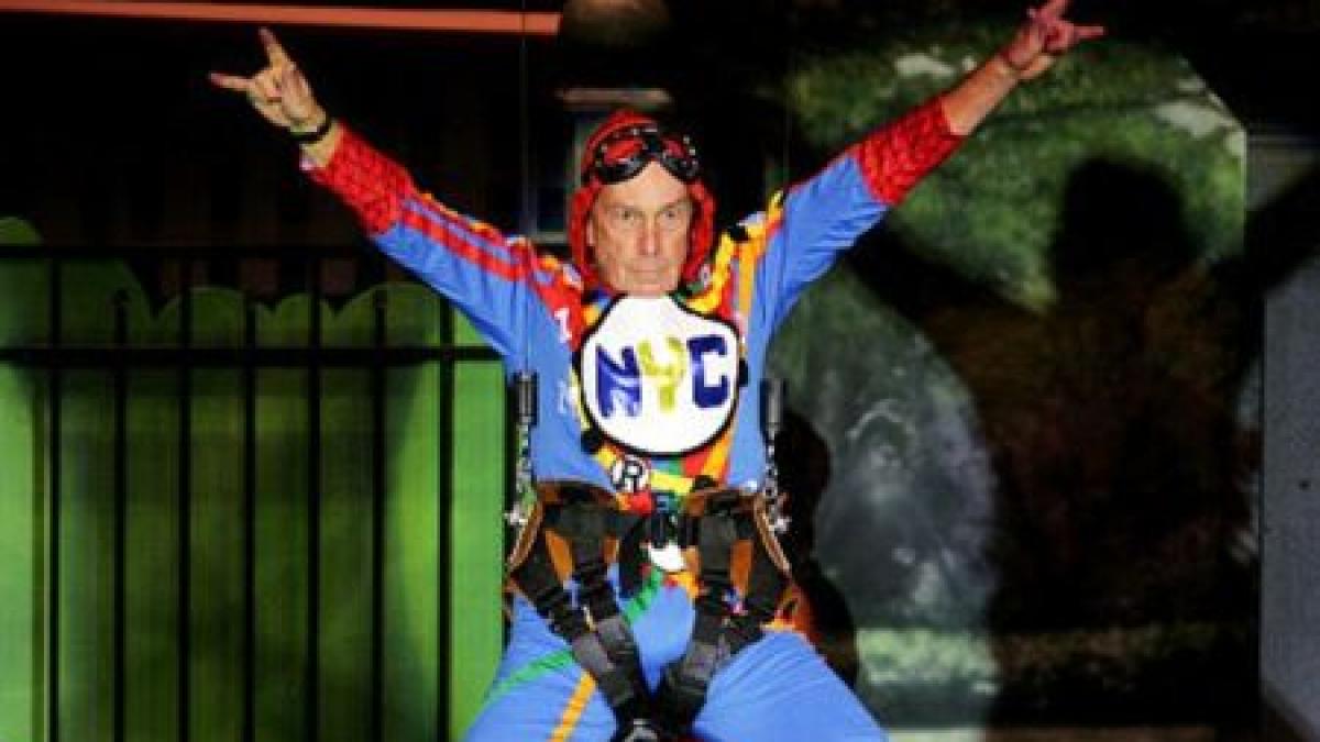  Primarul din New York a dat în mintea lui Spiderman: S-a îmbrăcat în costum mulat