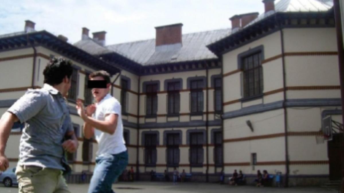 a ramas fara un testicul dupa o bataie cu un coleg